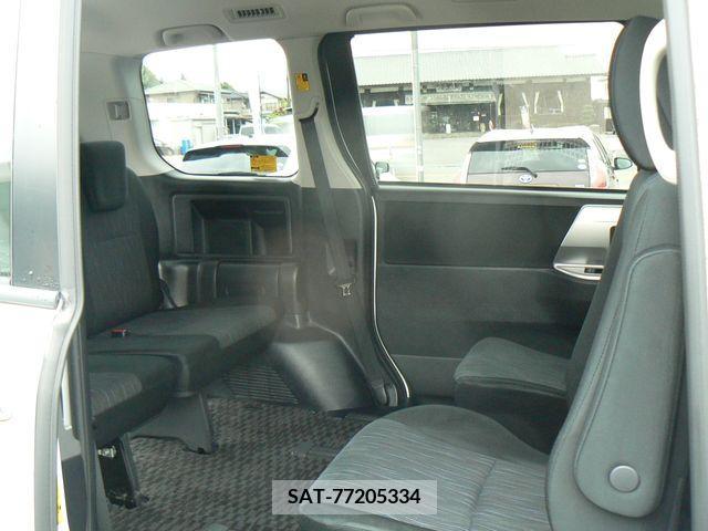 Toyota VOXY 2011-01 288989-7