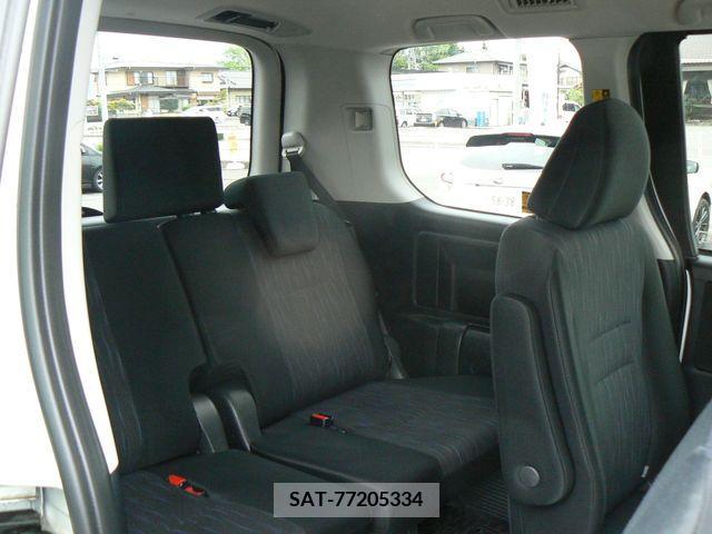 Toyota VOXY 2011-01 288989-8