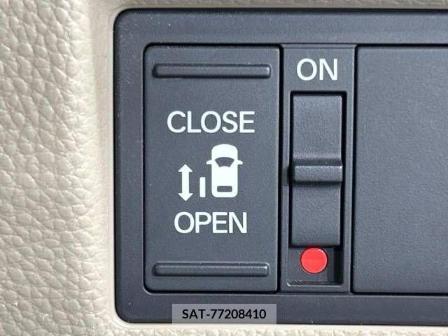 Honda N BOX 2018-04 215127-3