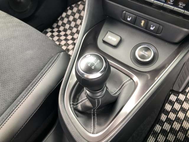 Toyota YARIS 2021-03 180873-11