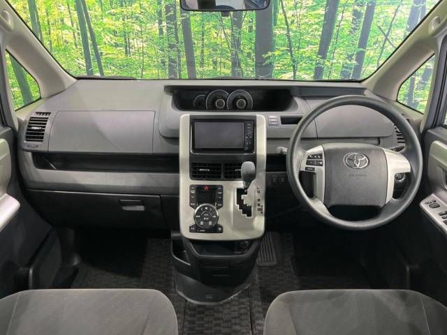 Toyota NOAH 2012-03 182360-1
