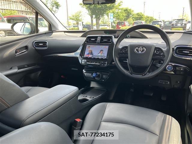 Toyota PRIUS 2019-02 366598-8