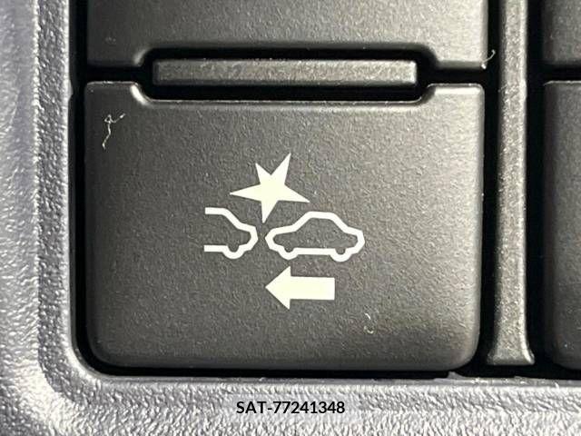 Toyota NOAH 2016-04 321474-6