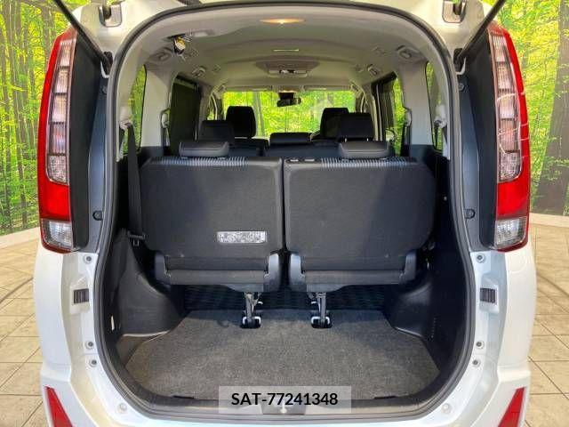 Toyota NOAH 2016-04 321474-11