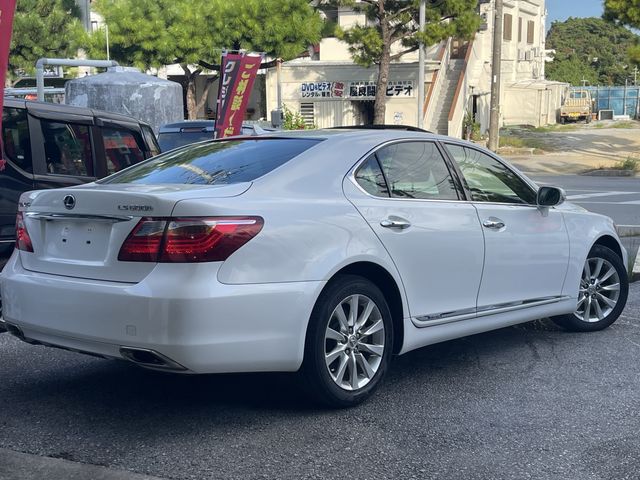 Lexus LS 2011-09 10587-2