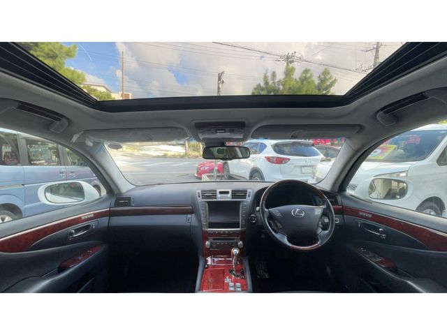 Lexus LS 2011-09 10587-11