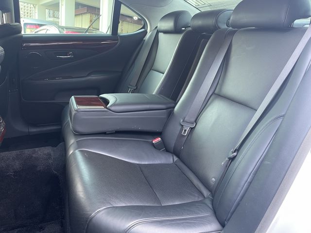 Lexus LS 2011-09 10587-9