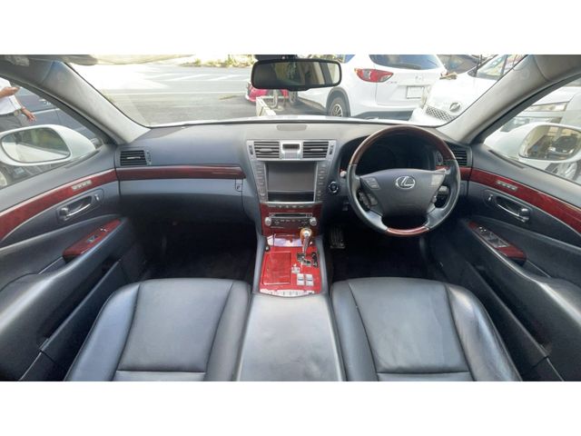 Lexus LS 2011-09 10587-7