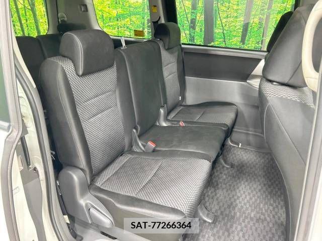 Toyota NOAH 2009-01 279543-9