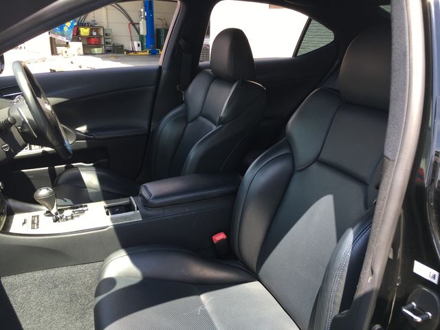 Lexus IS F 2010-03 10814-10