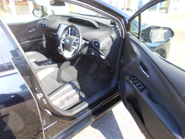 Toyota PRIUS PHV 2017-02 184209-1