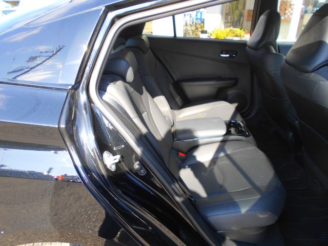 Toyota PRIUS PHV 2017-02 184209-11