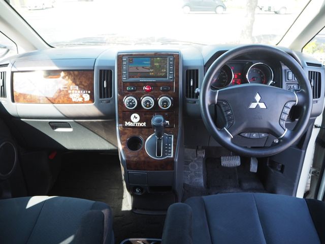 Mitsubishi DELICA D5 2009-03 18974-13