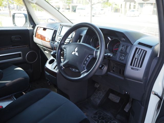 Mitsubishi DELICA D5 2009-03 18974-1