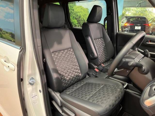 Toyota VOXY HYBRID 2022-03 11594-10