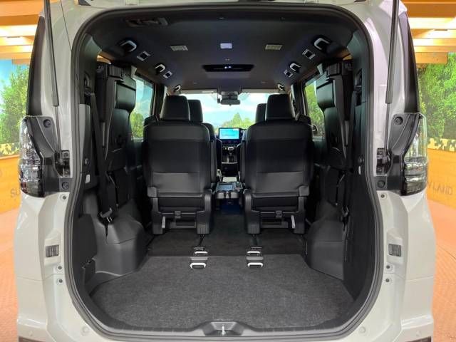 Toyota VOXY HYBRID 2022-03 11594-13