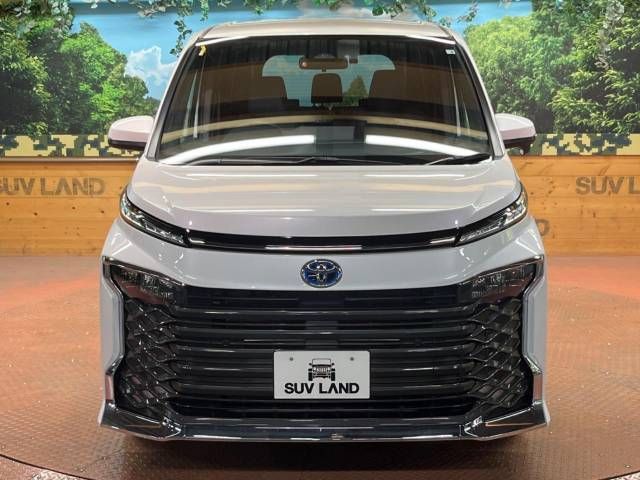 Toyota VOXY HYBRID 2022-03 11594-16