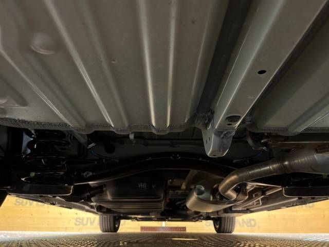 Toyota VOXY HYBRID 2022-03 11594-19
