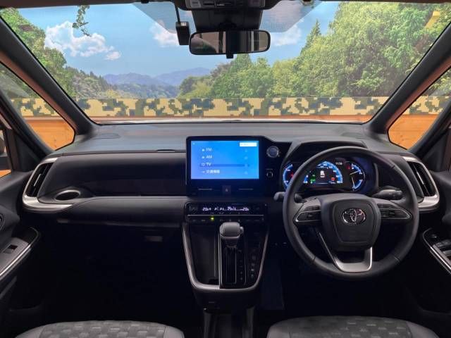 Toyota VOXY HYBRID 2022-03 11594-1