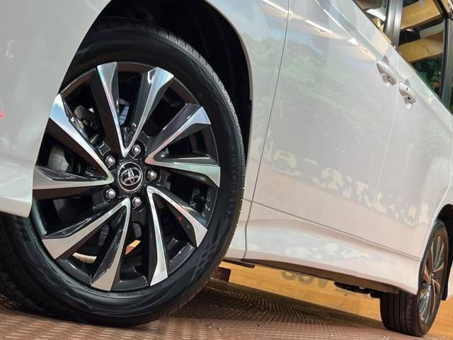 Toyota VOXY HYBRID 2022-03 11594-15