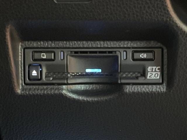 Toyota VOXY HYBRID 2022-03 11594-8
