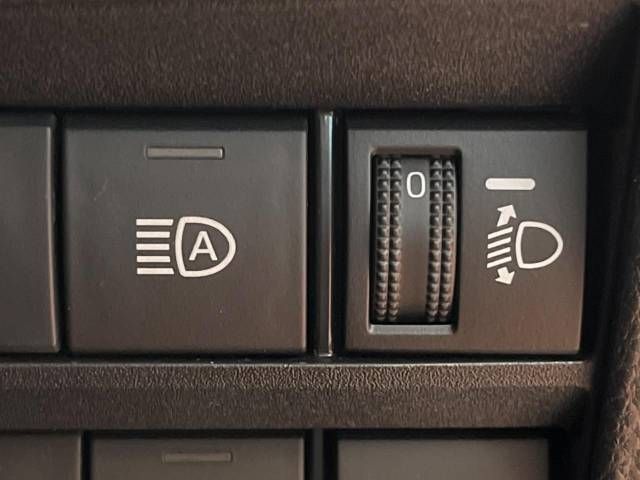 Toyota VOXY HYBRID 2022-03 11594-5