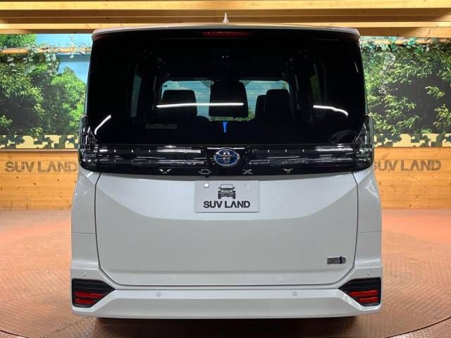 Toyota VOXY HYBRID 2022-03 11594-17