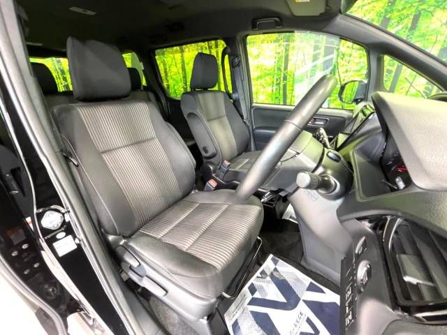 Toyota VOXY 2018-02 14219-8
