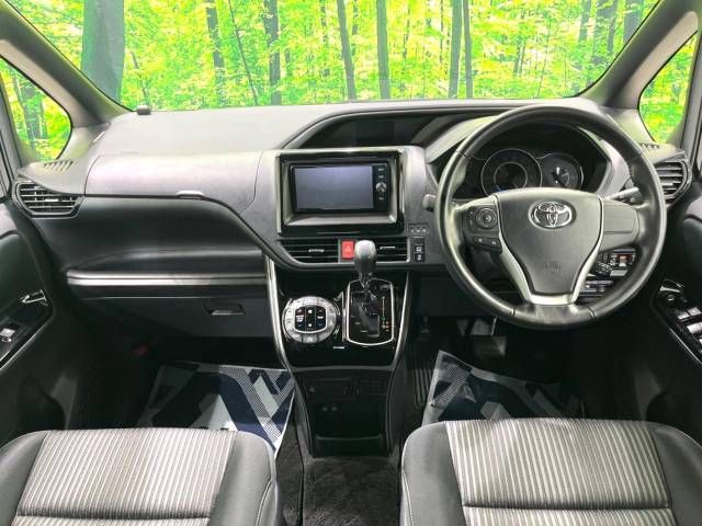 Toyota VOXY 2018-02 14219-1