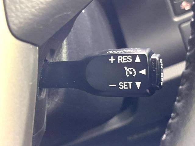 Toyota VOXY 2018-02 14219-6