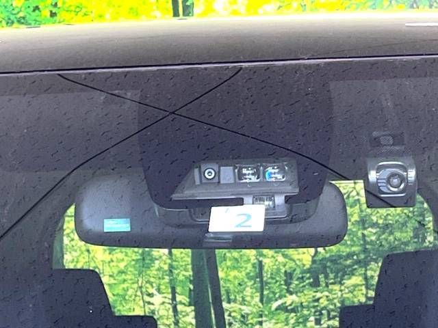 Toyota VOXY 2018-02 14219-2