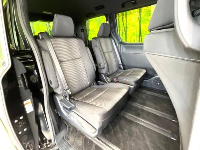 Toyota VOXY 2018-02 14219-9