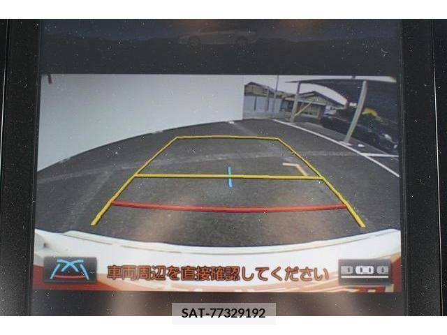 Toyota PRIUS PHV 2017-07 282572-1