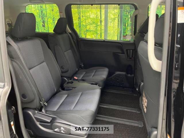 Toyota VOXY 2016-06 288871-8