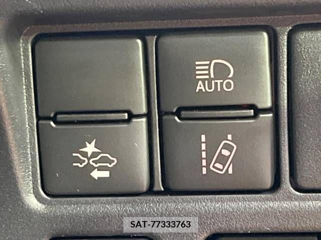 Toyota VOXY 2021-06 332559-4