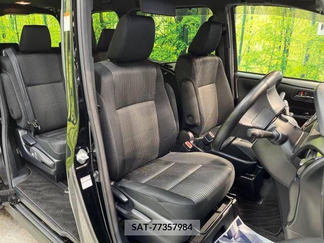 Toyota VOXY 2019-07 321659-9