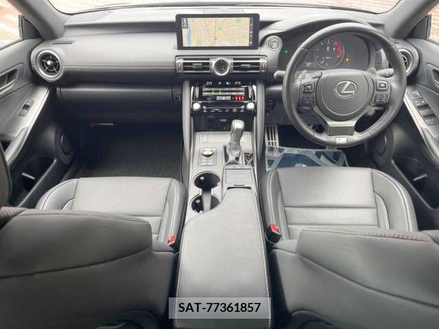 Lexus IS 2022-03 300019-1