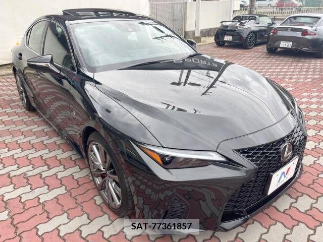 Lexus IS 2022-03 300019-16