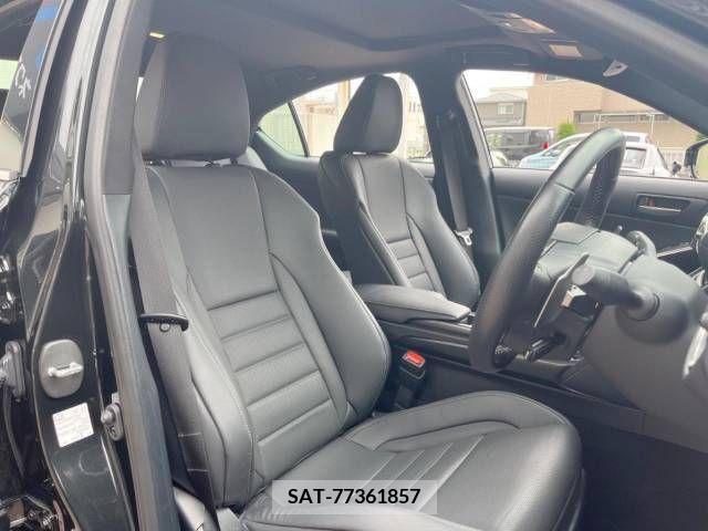 Lexus IS 2022-03 300019-8