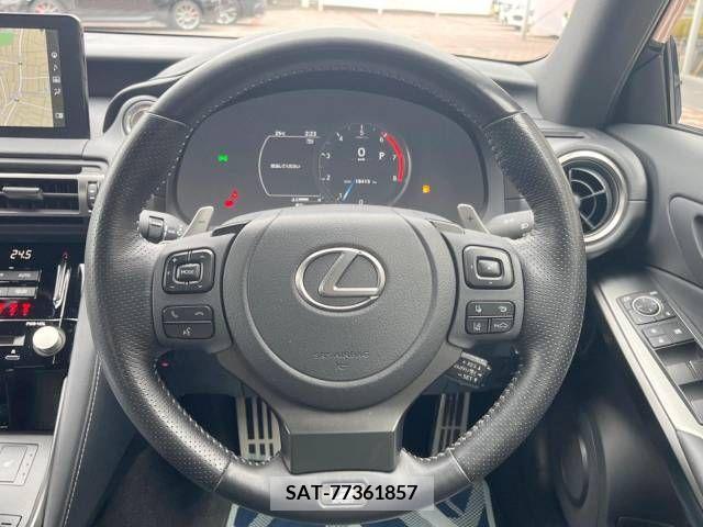 Lexus IS 2022-03 300019-11