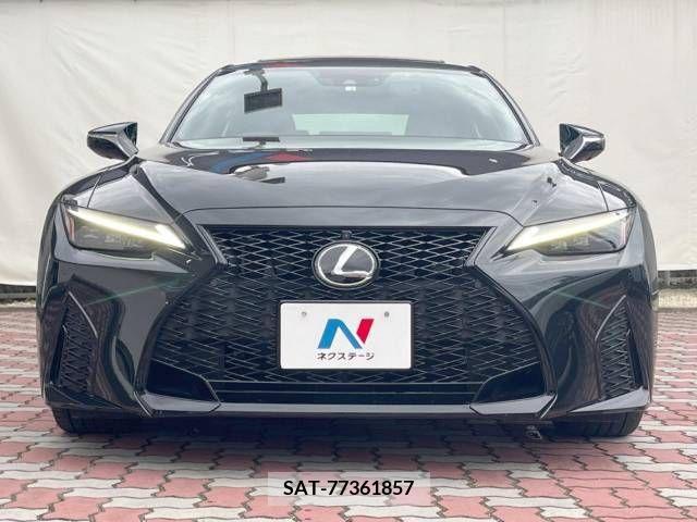 Lexus IS 2022-03 300019-14