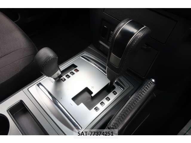 Mitsubishi PAJERO 2011-08 224680-8