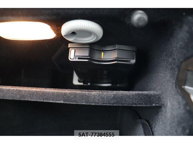 Mercedes Benz E-CLASS 2013-01 210472-11