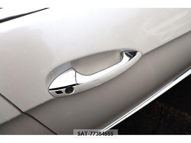 Mercedes Benz E-CLASS 2013-01 210472-14