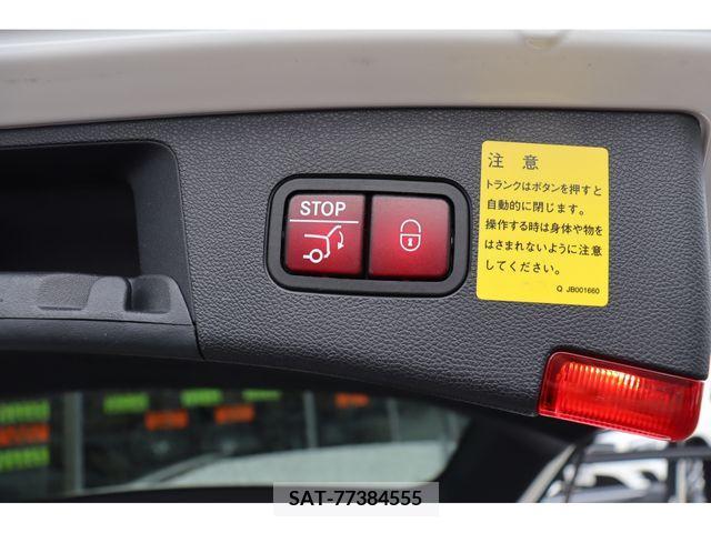 Mercedes Benz E-CLASS 2013-01 210472-15