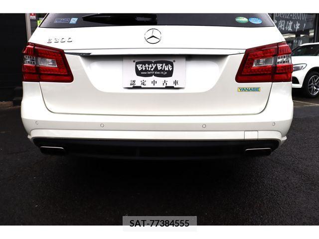 Mercedes Benz E-CLASS 2013-01 210472-17