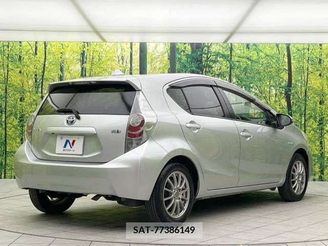 Toyota AQUA 2013-07 395659-17