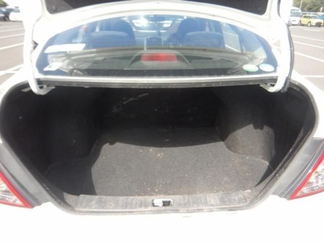 Nissan LATIO 2015-09 188749-6