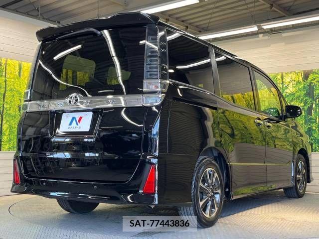 Toyota VOXY 2020-12 347240-18