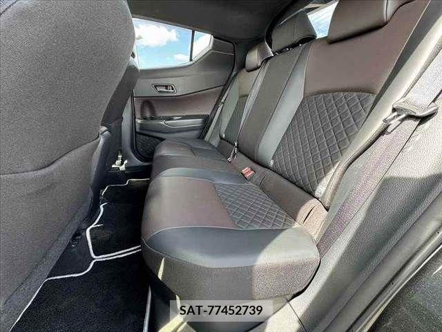 Toyota C-HR 2018-03 383098-18